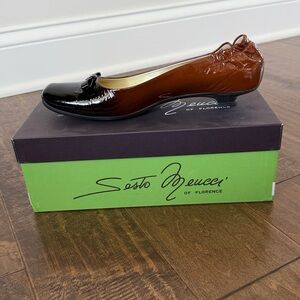 Sesto Meucci Black and Brown Patent Leather Bow-Accent Flats